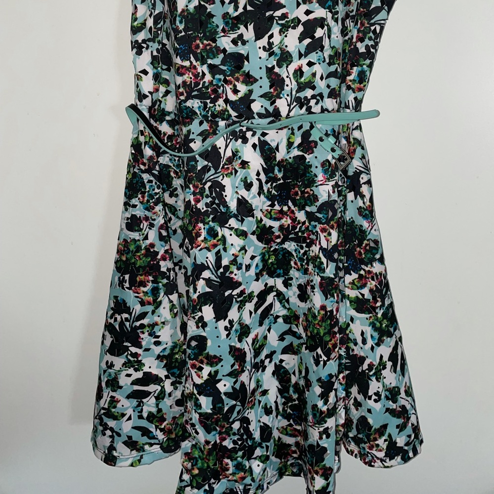Dress - Picture 2 of 5